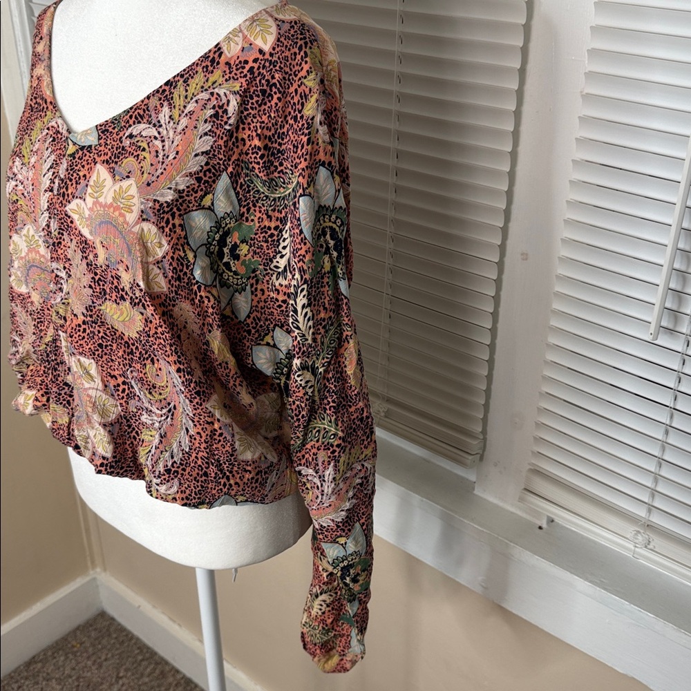 Angie Floral V-Neck Blouse - Picture 4 of 6